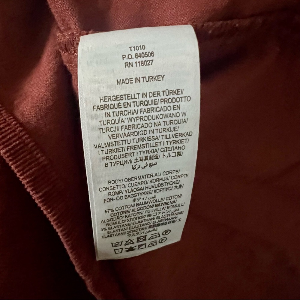 Boden Smocked High Neck Shirt in
Red Oak Corduroy, Size 6 - Picture 12 of 15